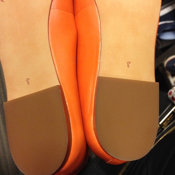 NWT Sam Edelman Orange Scalloped Flats - Picture 4 of 6